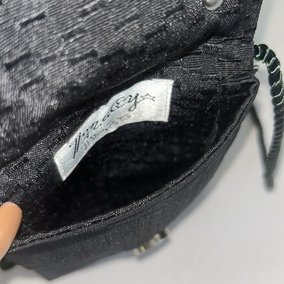 Vintage Lunacy Designs Pouch
Copper & Brass Grapes Vineyard
Wine Drinker's Motif - Picture 6 of 12